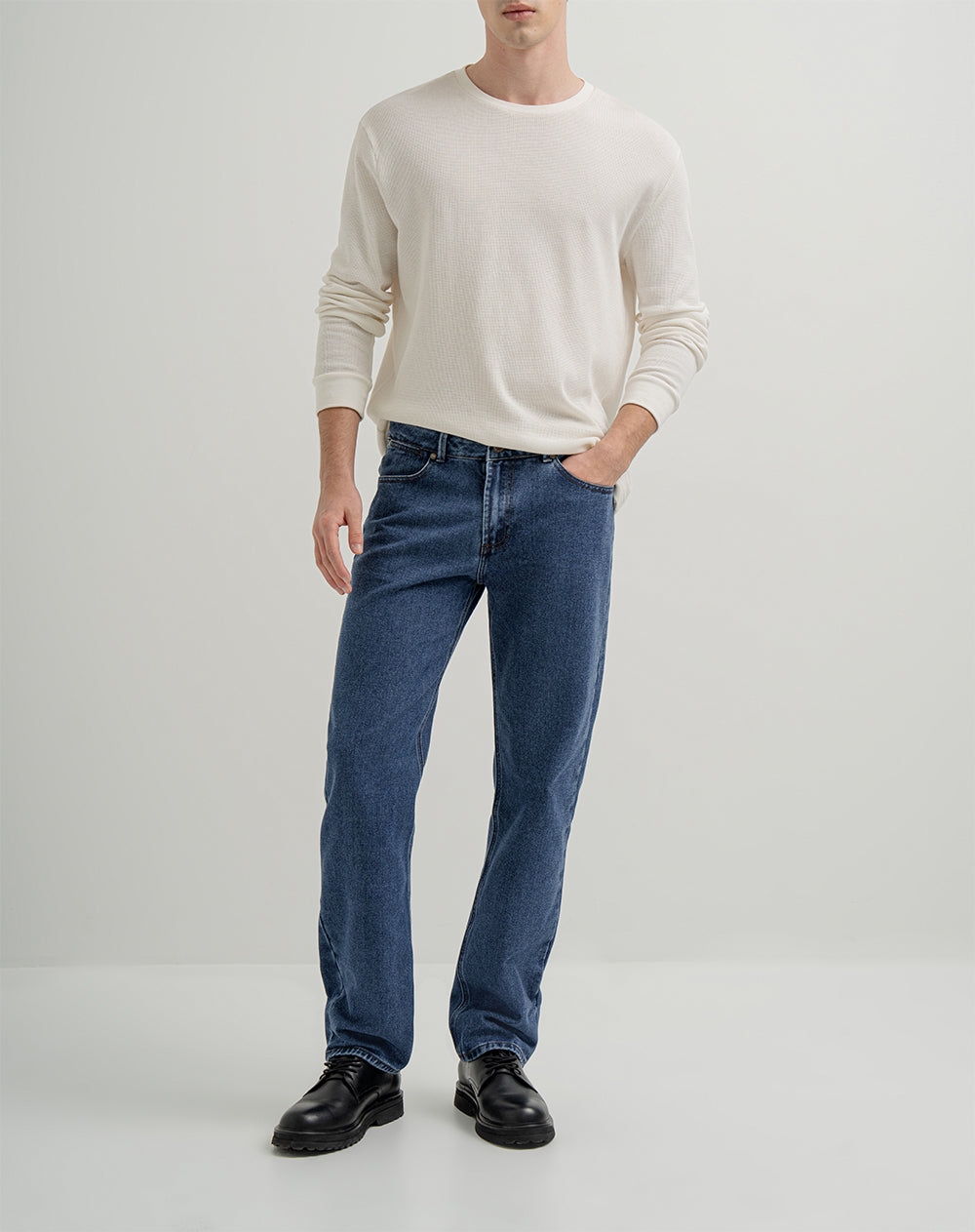 Jean regular fit tiro medio indigo