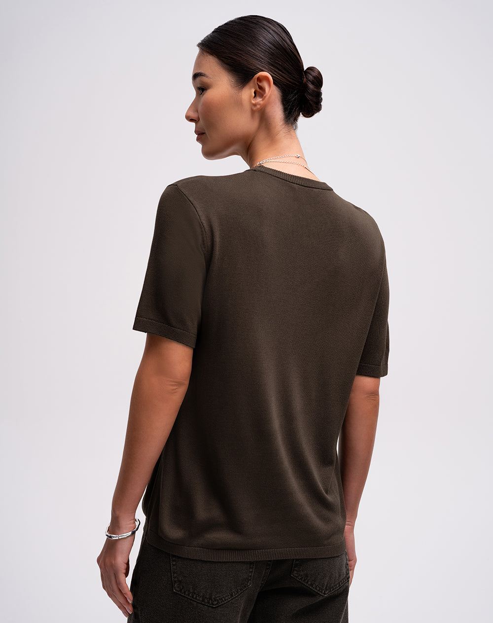 Camiseta regular fit manga corta café