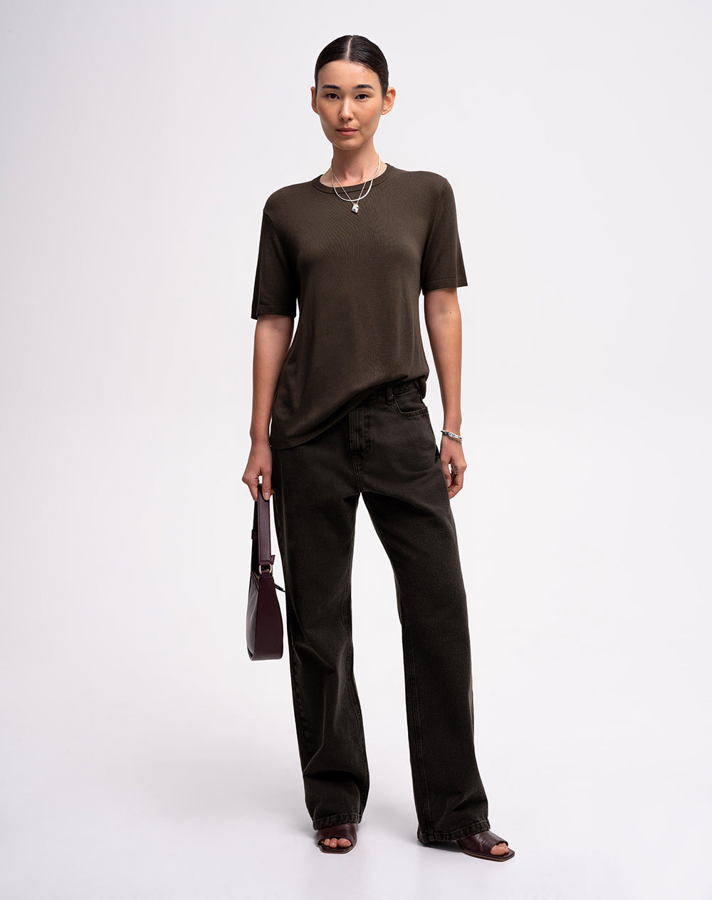 Camiseta regular fit manga corta café