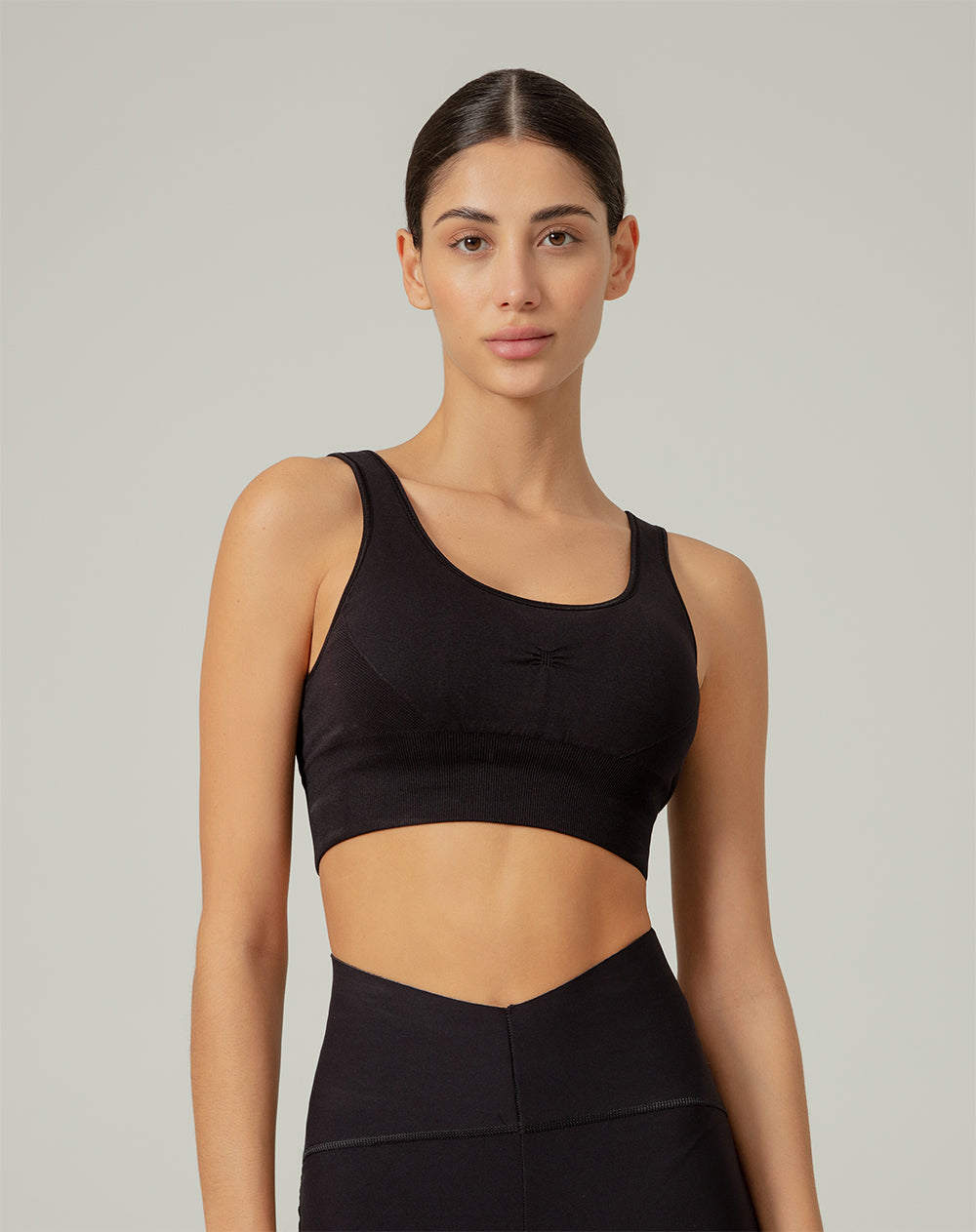 Top deportivo soporte alto seamless antibacterial negro