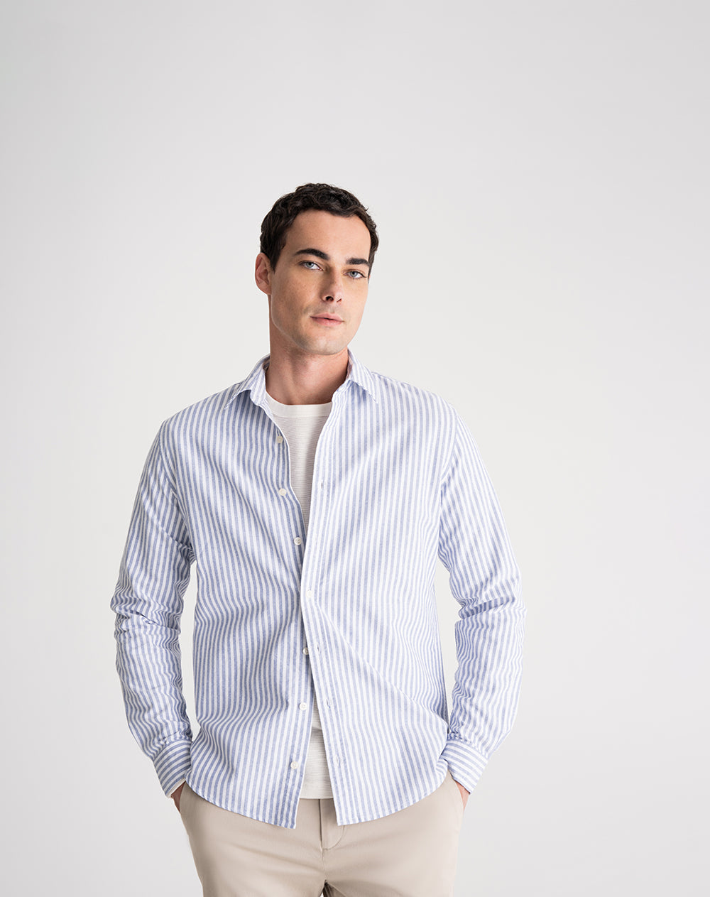 Camisa regular fit manga larga azul con rayas