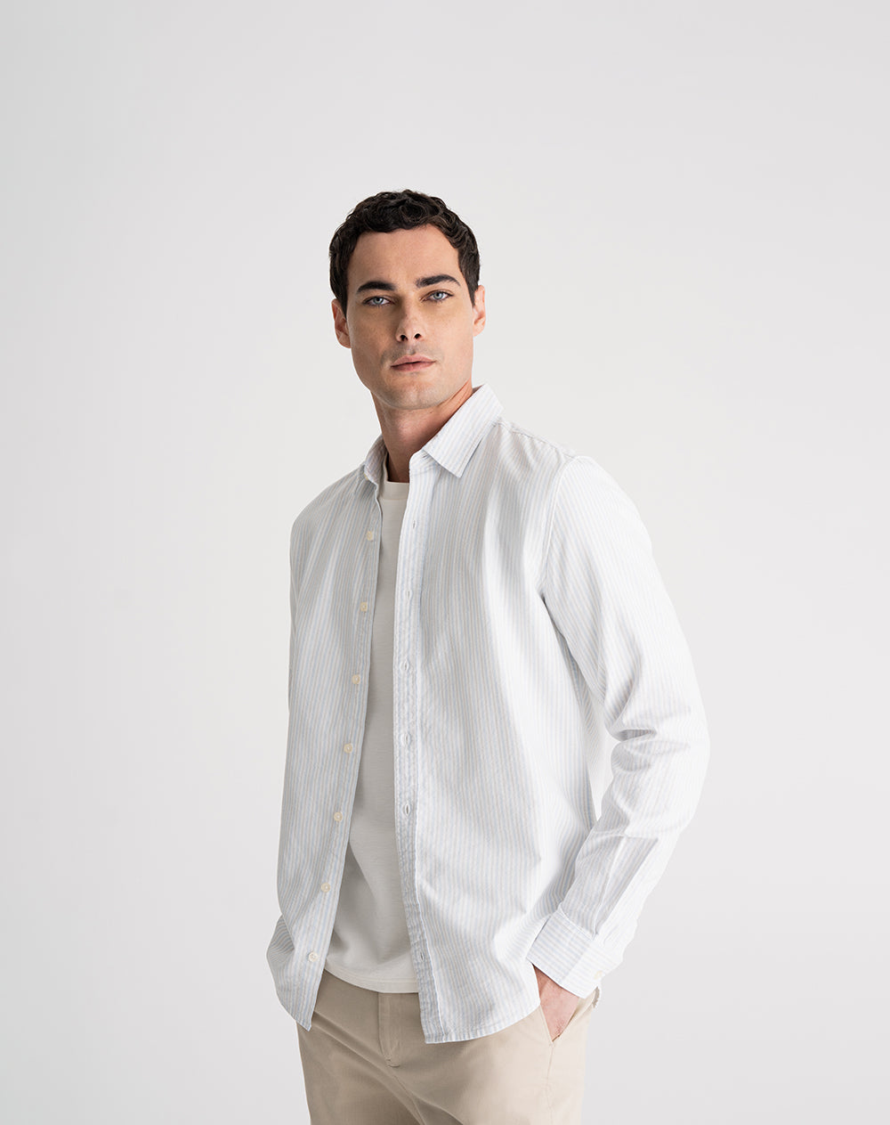 Camisa regular fit manga larga blanca con rayas