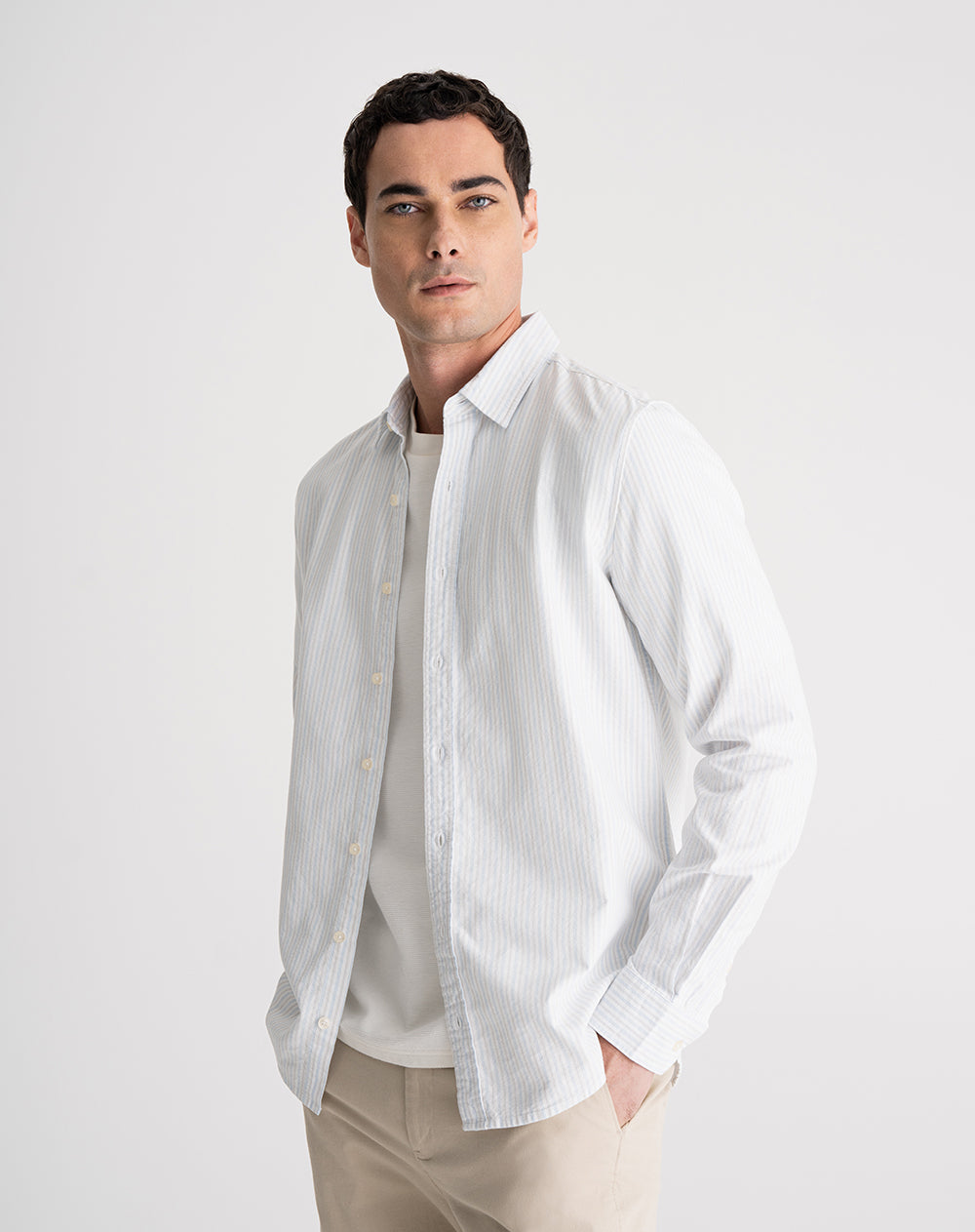Camisa regular fit manga larga blanca con rayas
