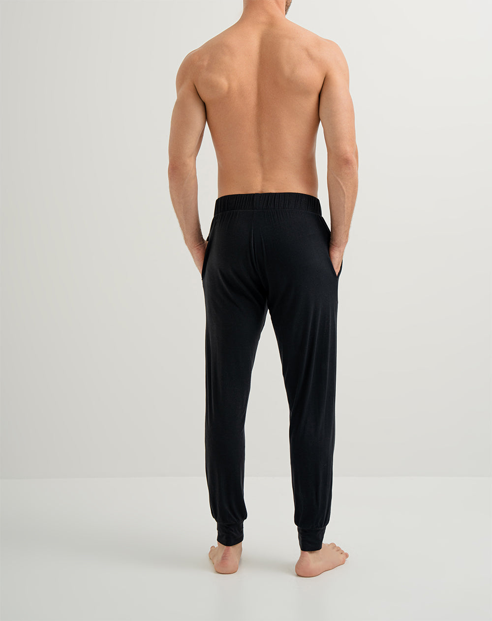 Jogger algodón sostenible semi ajustado negro para hombre