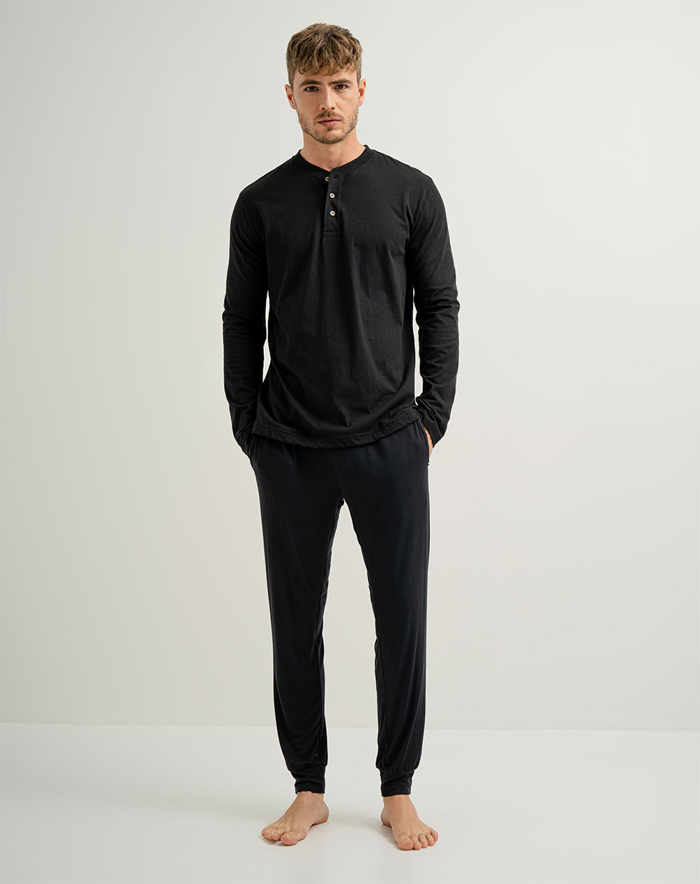 Jogger algodón sostenible semi ajustado negro para hombre
