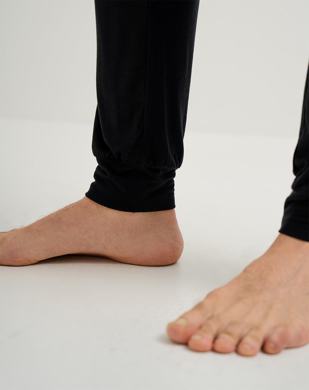 Jogger algodón sostenible semi ajustado negro para hombre