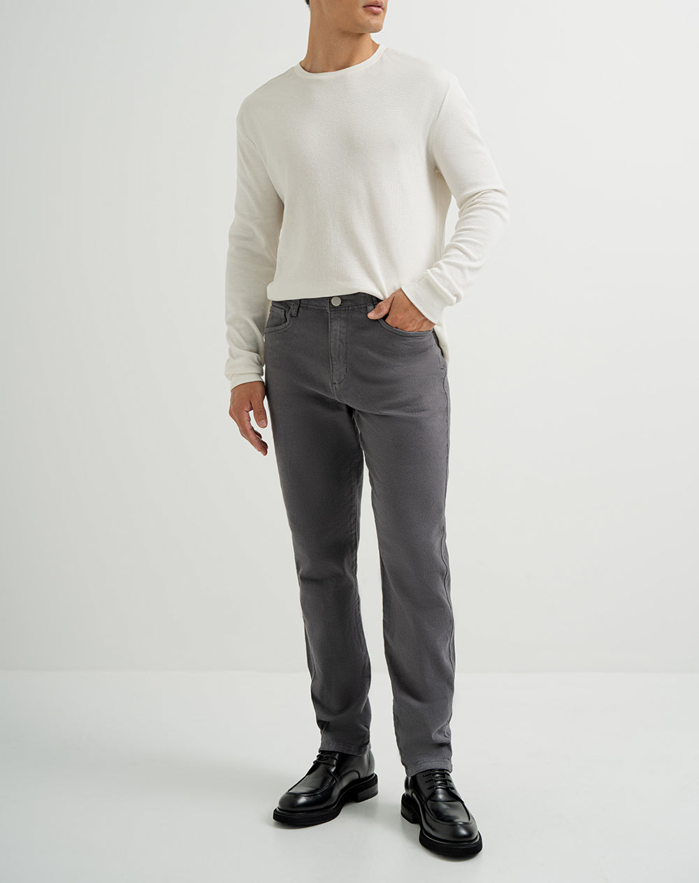 Pantalón regular fit tiro medio en drill gris