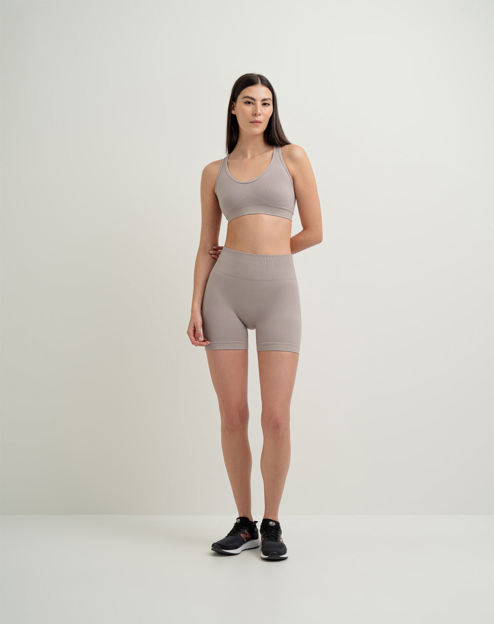 Top deportivo soporte alto seamless sin costura cáfe
