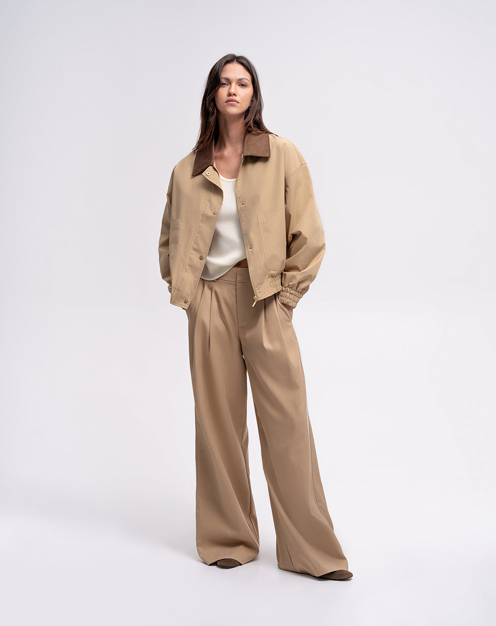 Chaqueta fit sin capucha en drill café