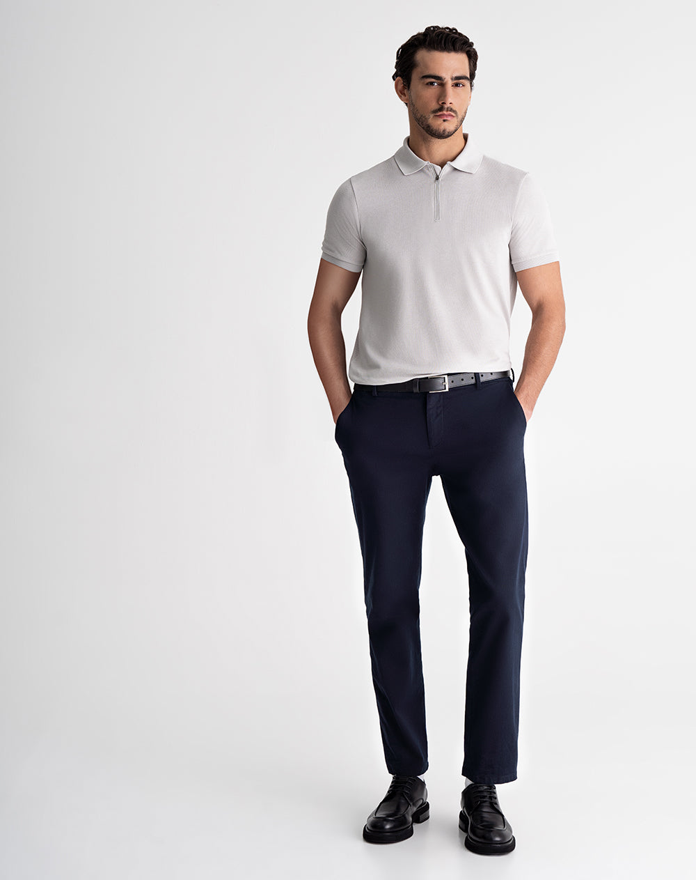 Polo regular algodón cierre en cuello gris claro hombre