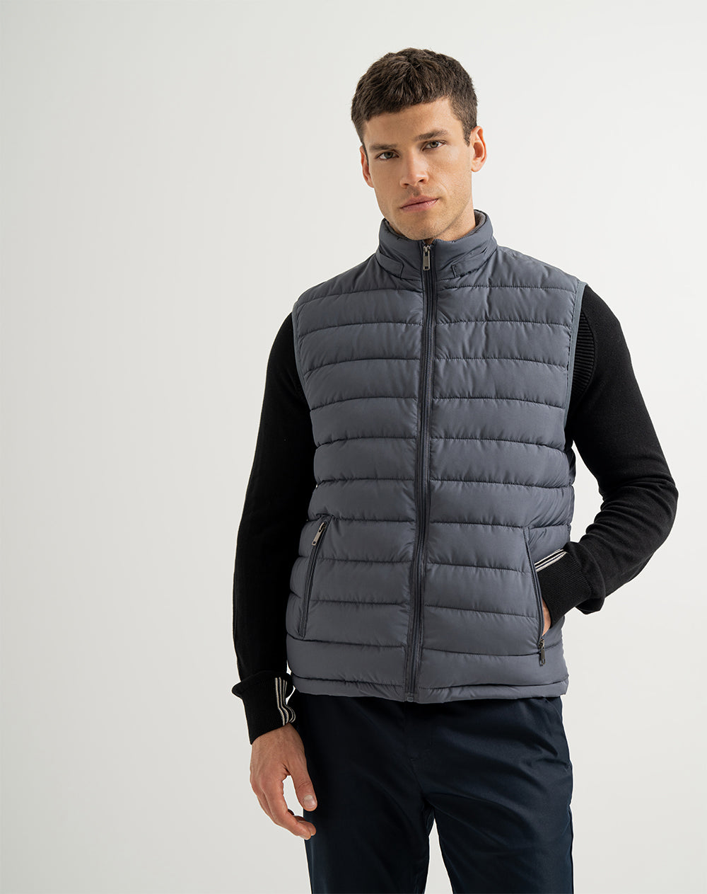 Chaleco acolchado con capucha gris hombre