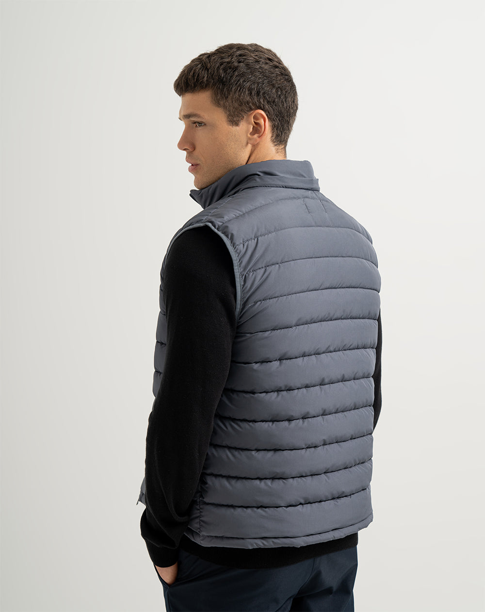 Chaleco acolchado con capucha gris hombre