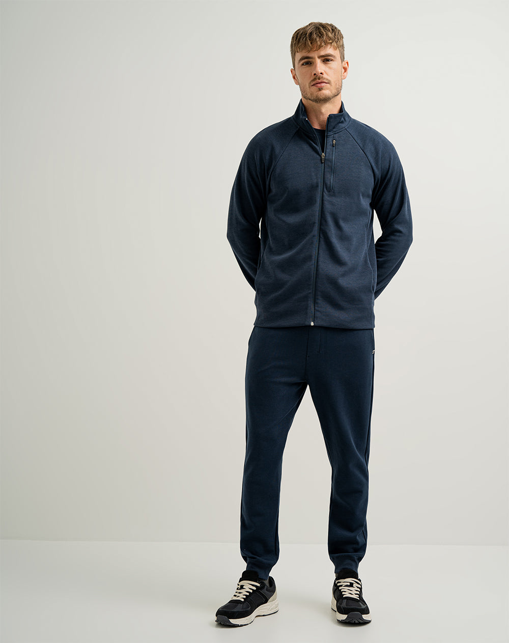 Chaqueta en algodón sostenible cierre en cuello azul oscuro hombre