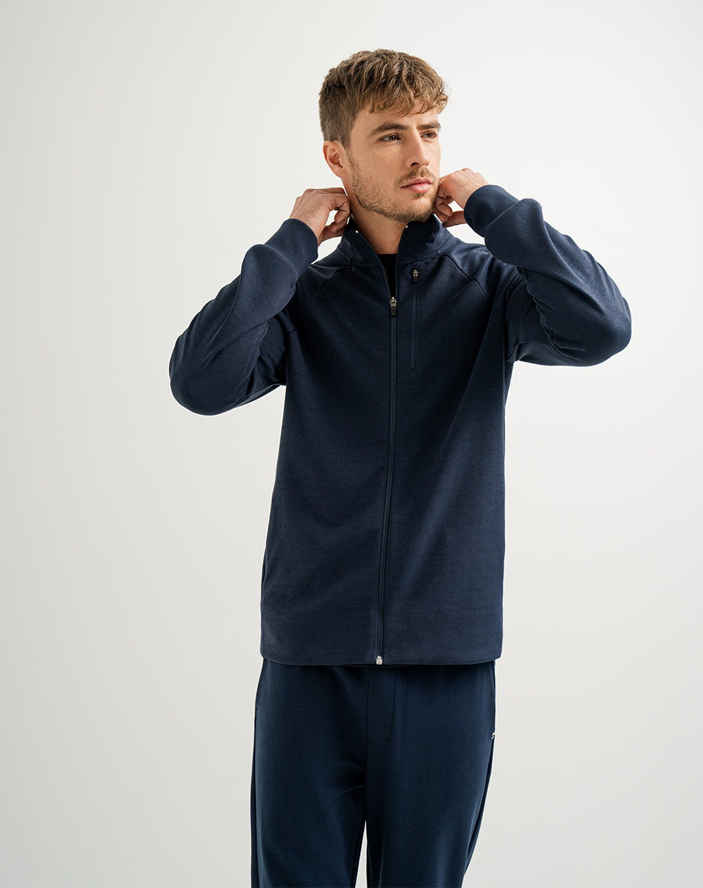 Chaqueta en algodón sostenible cierre en cuello azul oscuro para hombre
