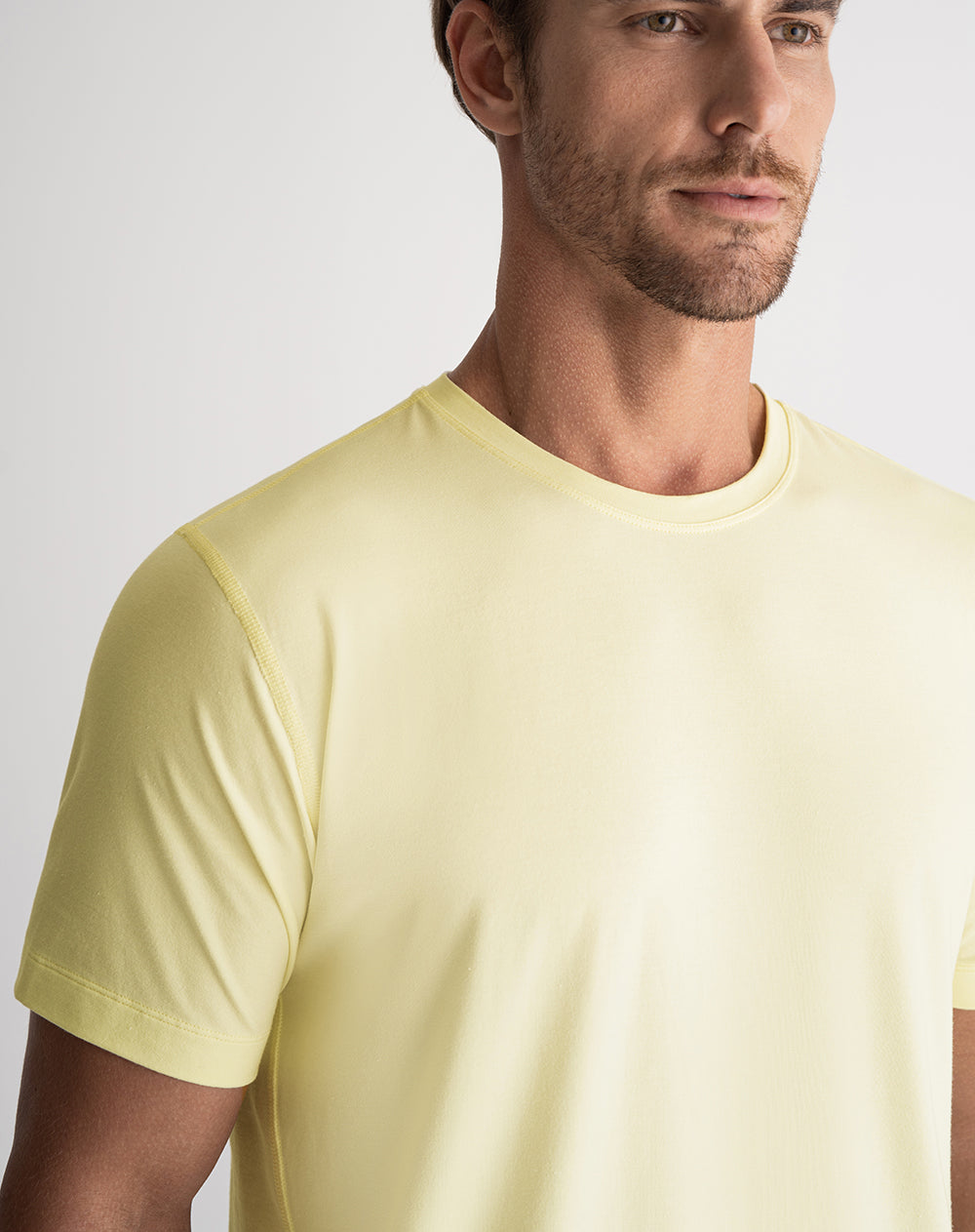 Camiseta deportiva hombre amarillo