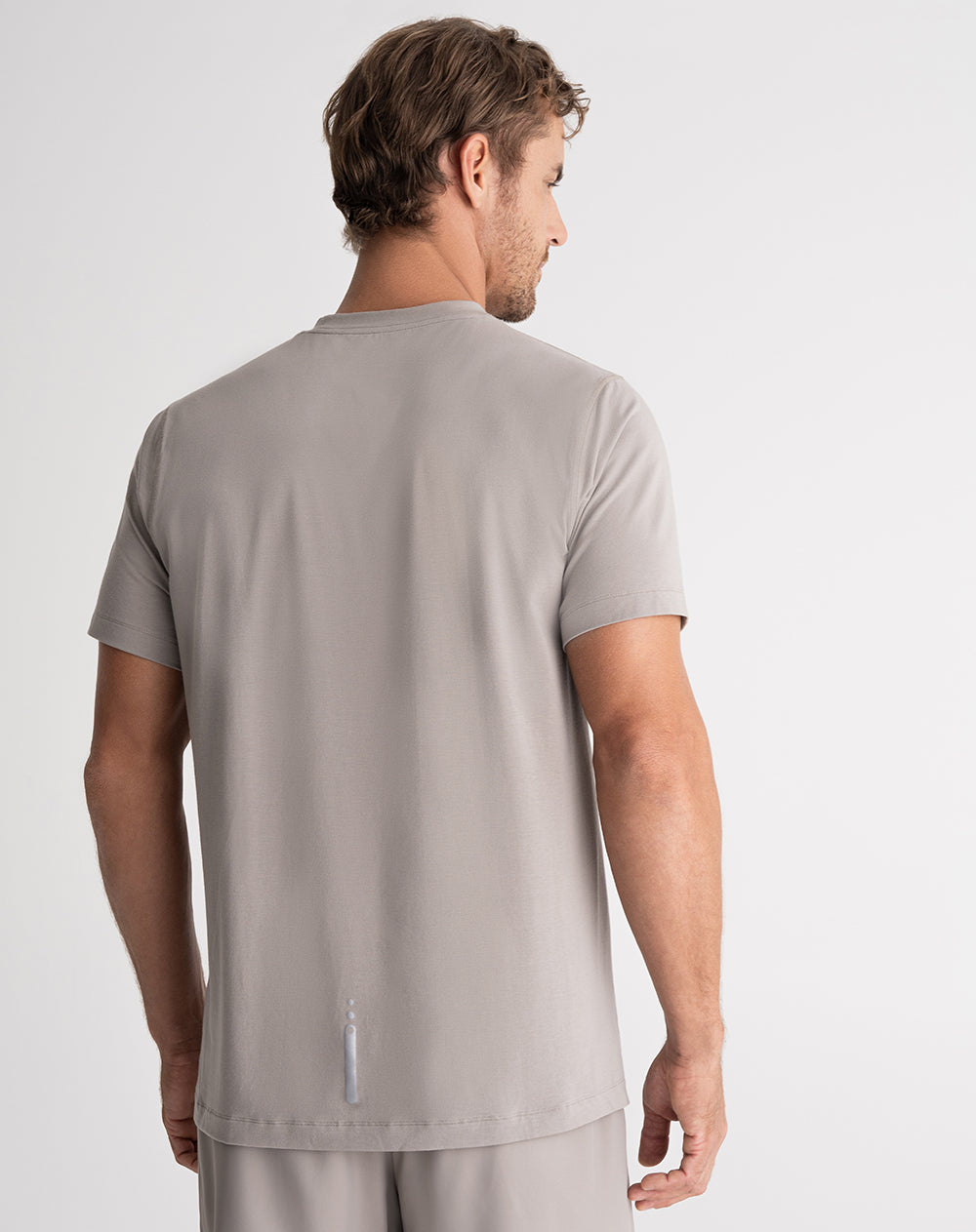 Camiseta regular fit manga corta taupe