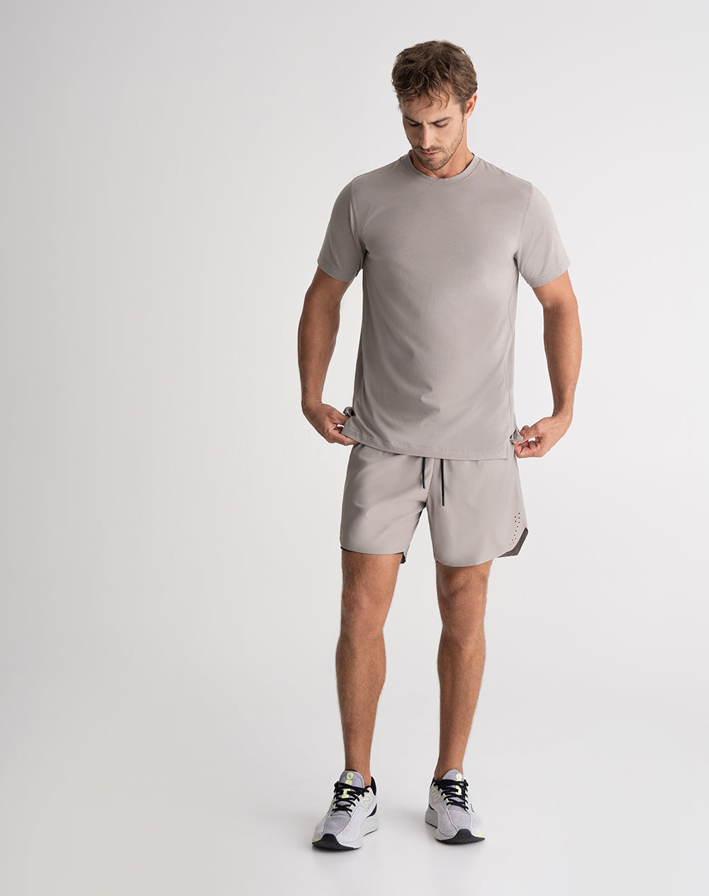 Camiseta deportiva hombre taupe
