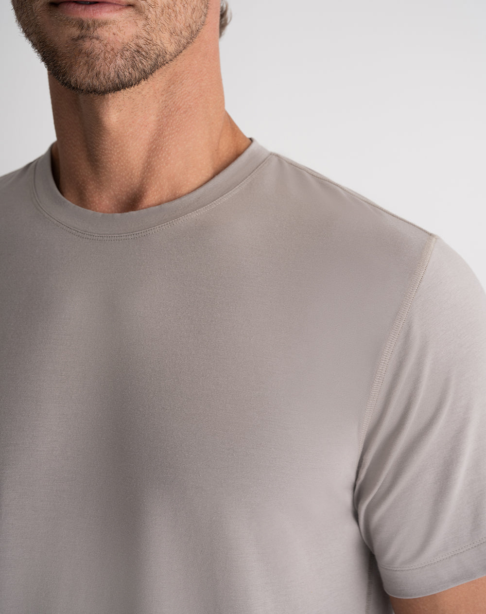 Camiseta deportiva hombre taupe