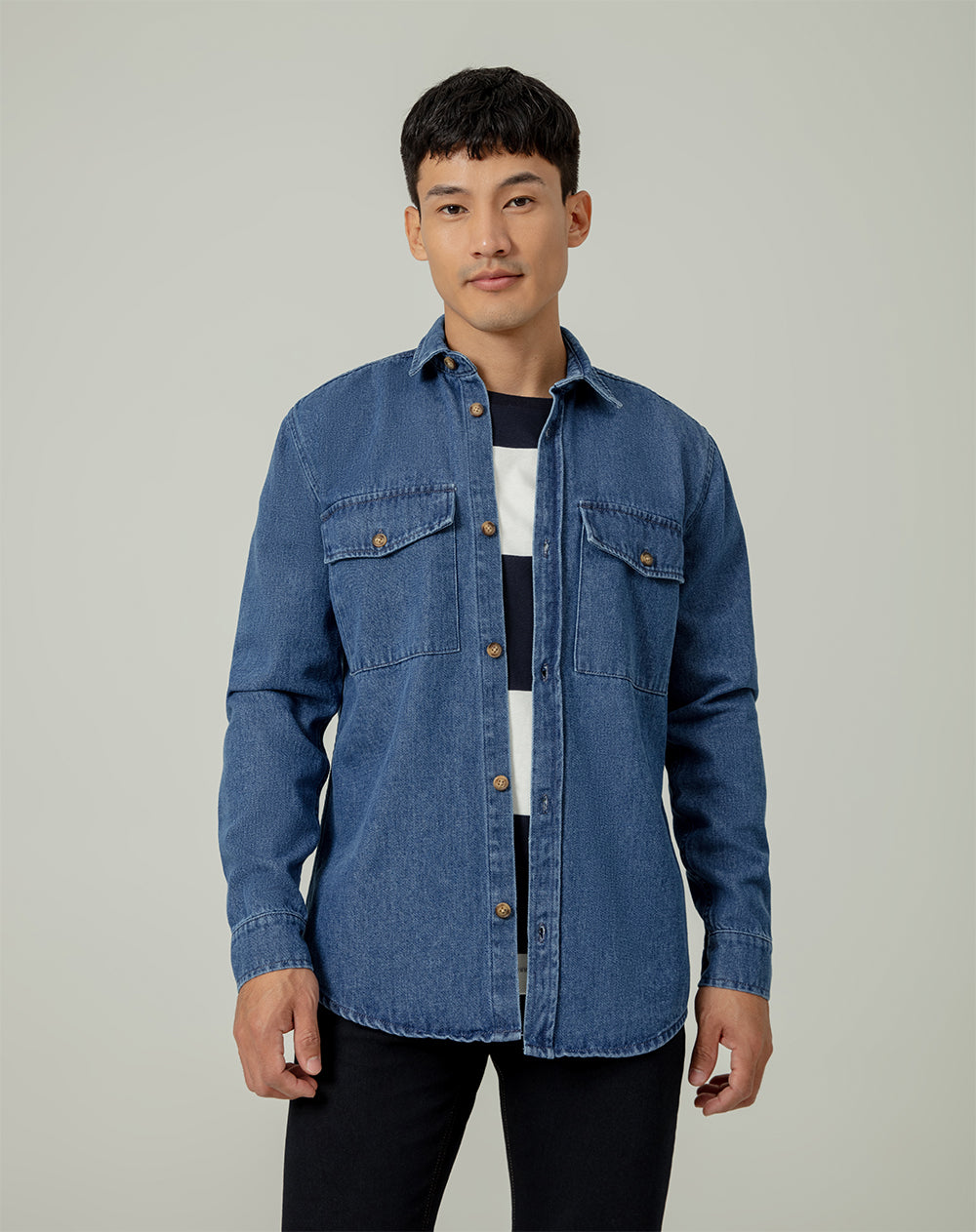 Camisa regular fit manga larga índigo medio