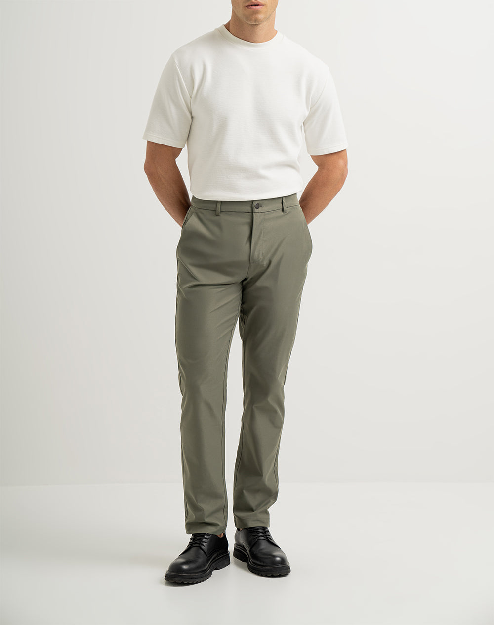 Pantalón regular fit tiro medio verde