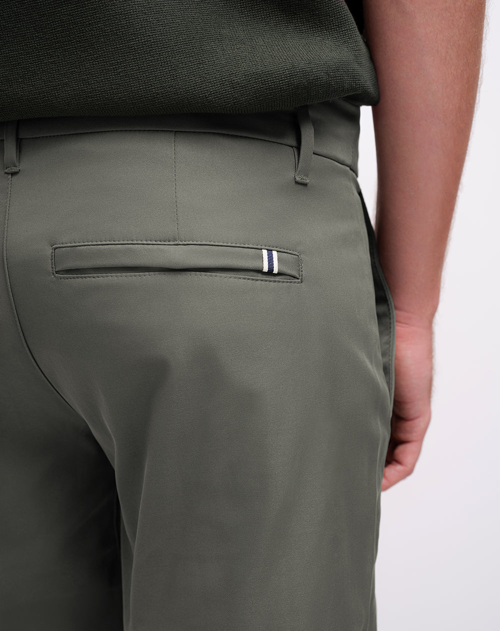 Pantalón chino regular verde hombre