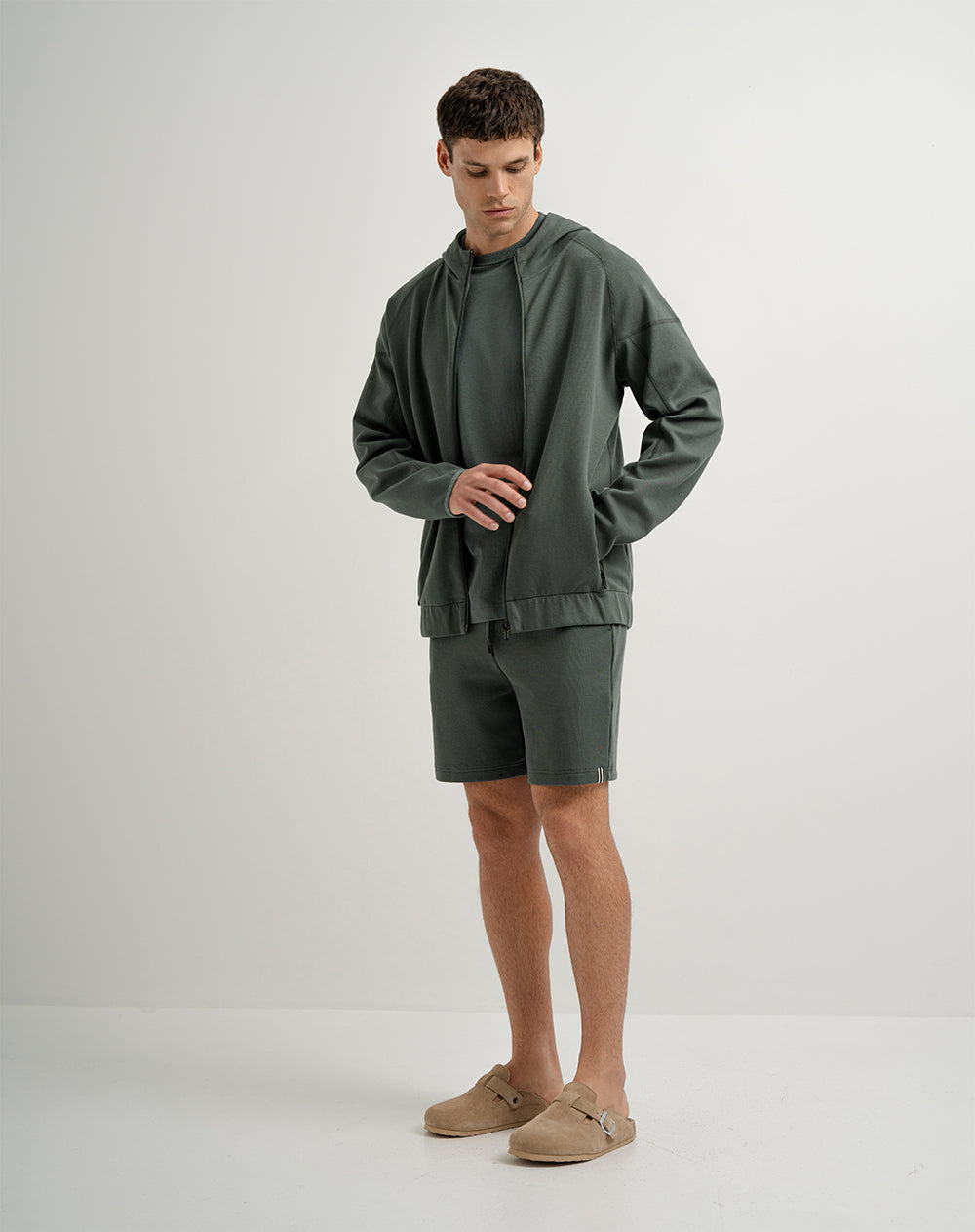 Chaqueta en algodón sostenible con cierre y capucha verde oscuro hombre