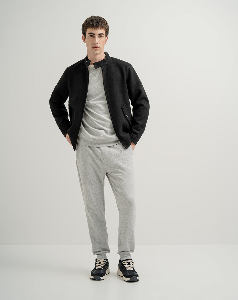 Jogger algodón sostenible semi ajustado gris claro para hombre