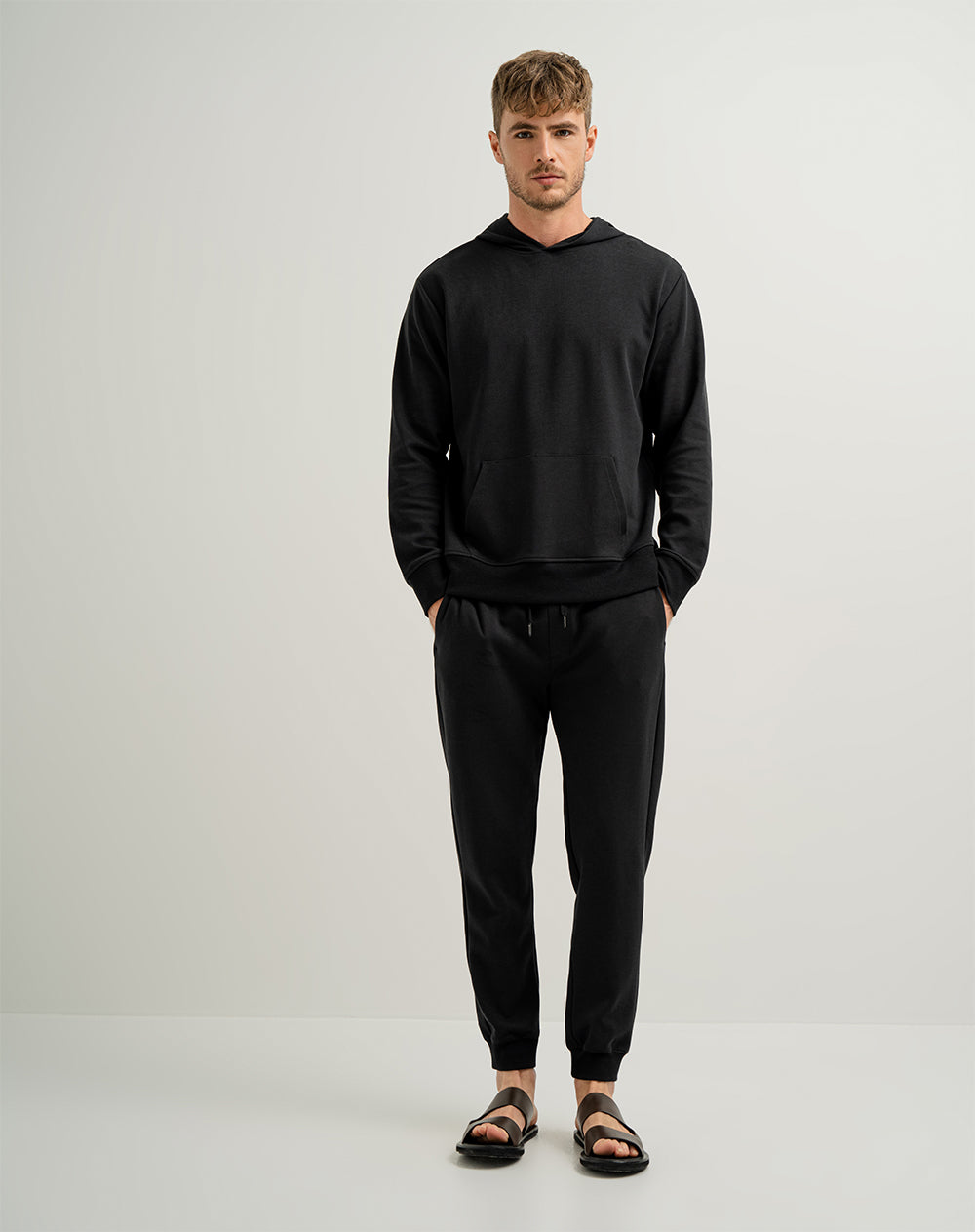 Jogger algodón sostenible semi ajustado negro para hombre