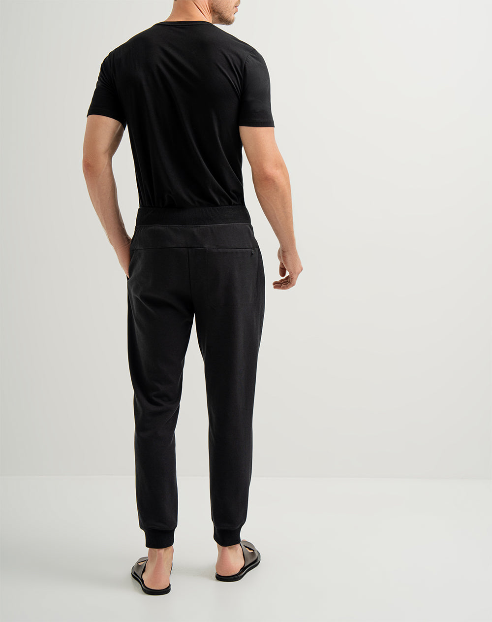 Jogger algodón sostenible semi ajustado negro para hombre