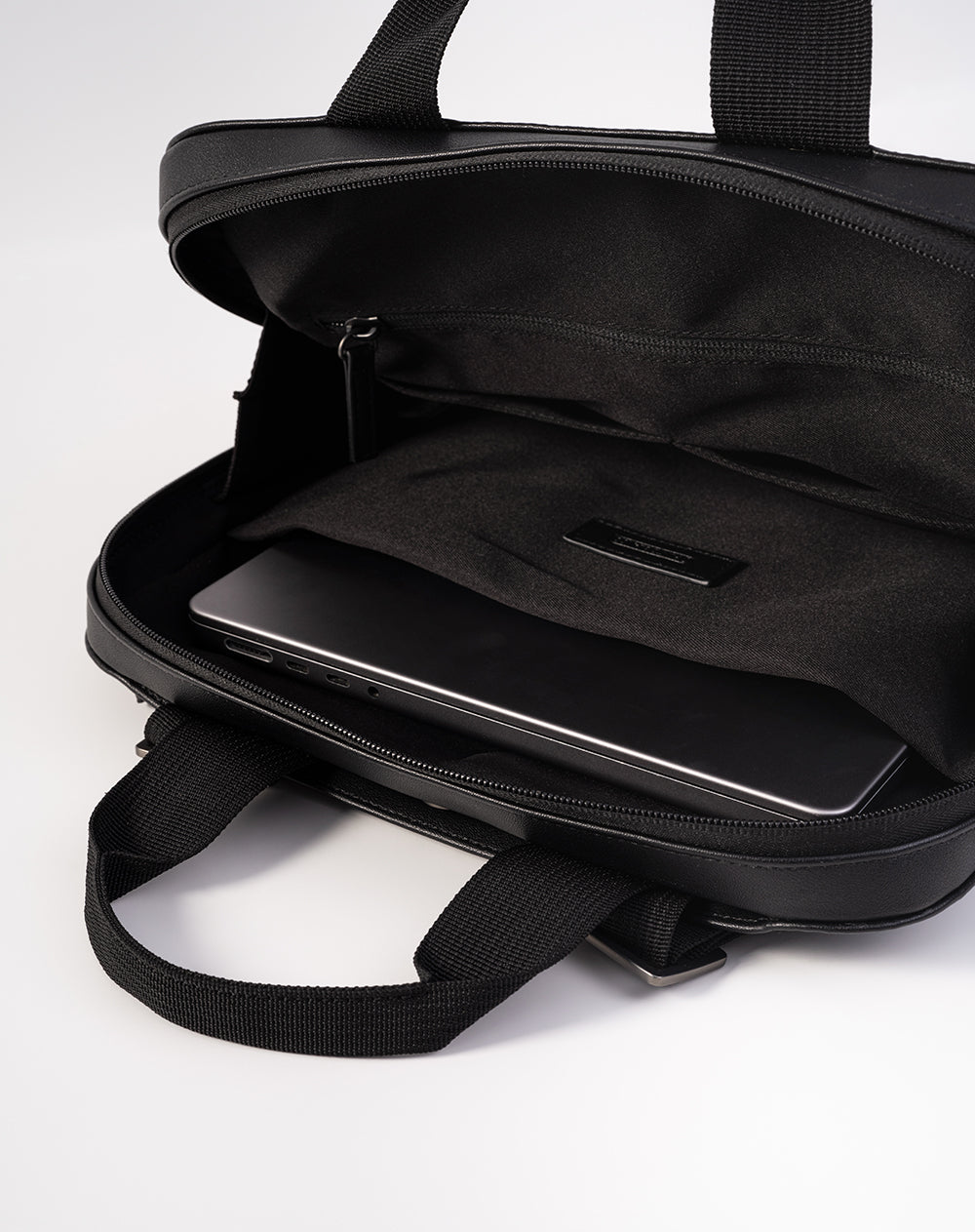 Morral minimalista para laptop negra