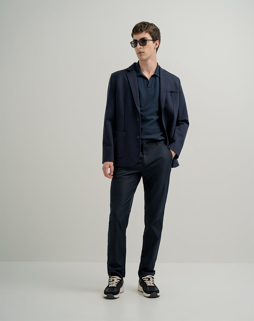 Polo regular algodón sostenible cuello sin botones azul hombre