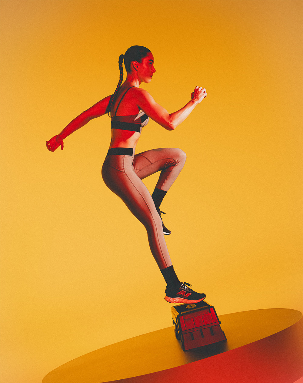 Legging deportivo tiro alto control humedad café mujer