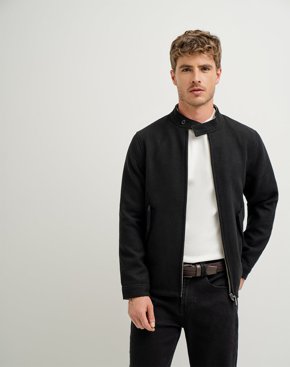 Chaqueta regular fit sin capucha café