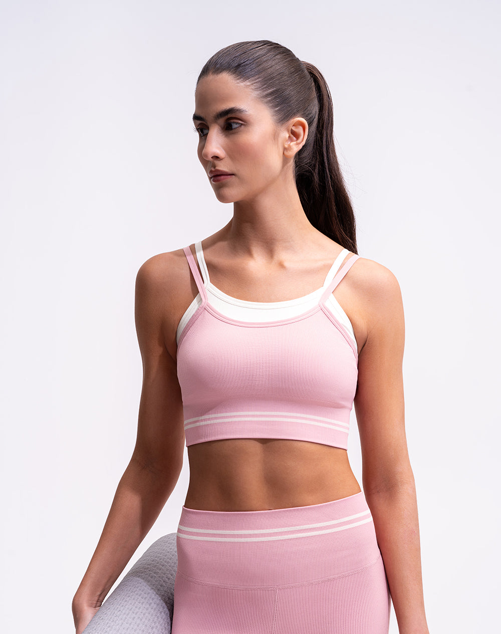 Top en tiras delgadas soporte medio rosado