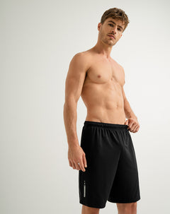 Pantaloneta deportiva control humedad negra para hombre