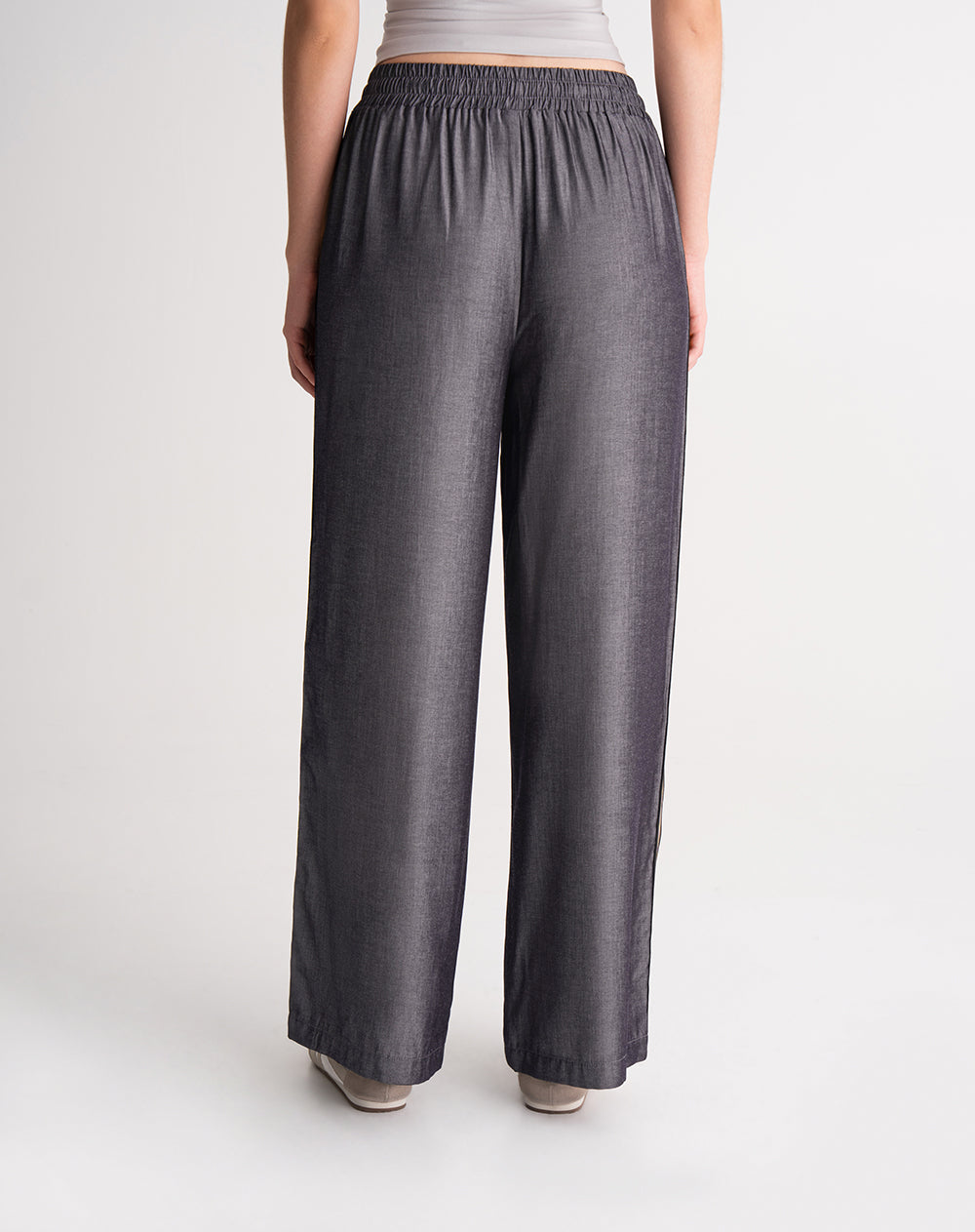 Pantalón relaxed fit tiro alto gris