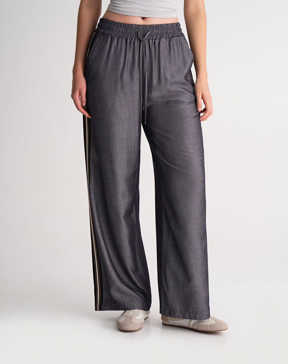 Pantalón holgado tiro alto gris mujer