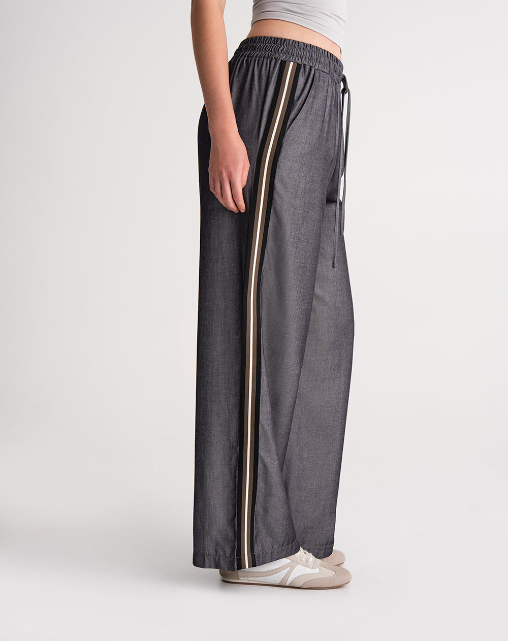 Pantalón holgado tiro alto gris mujer