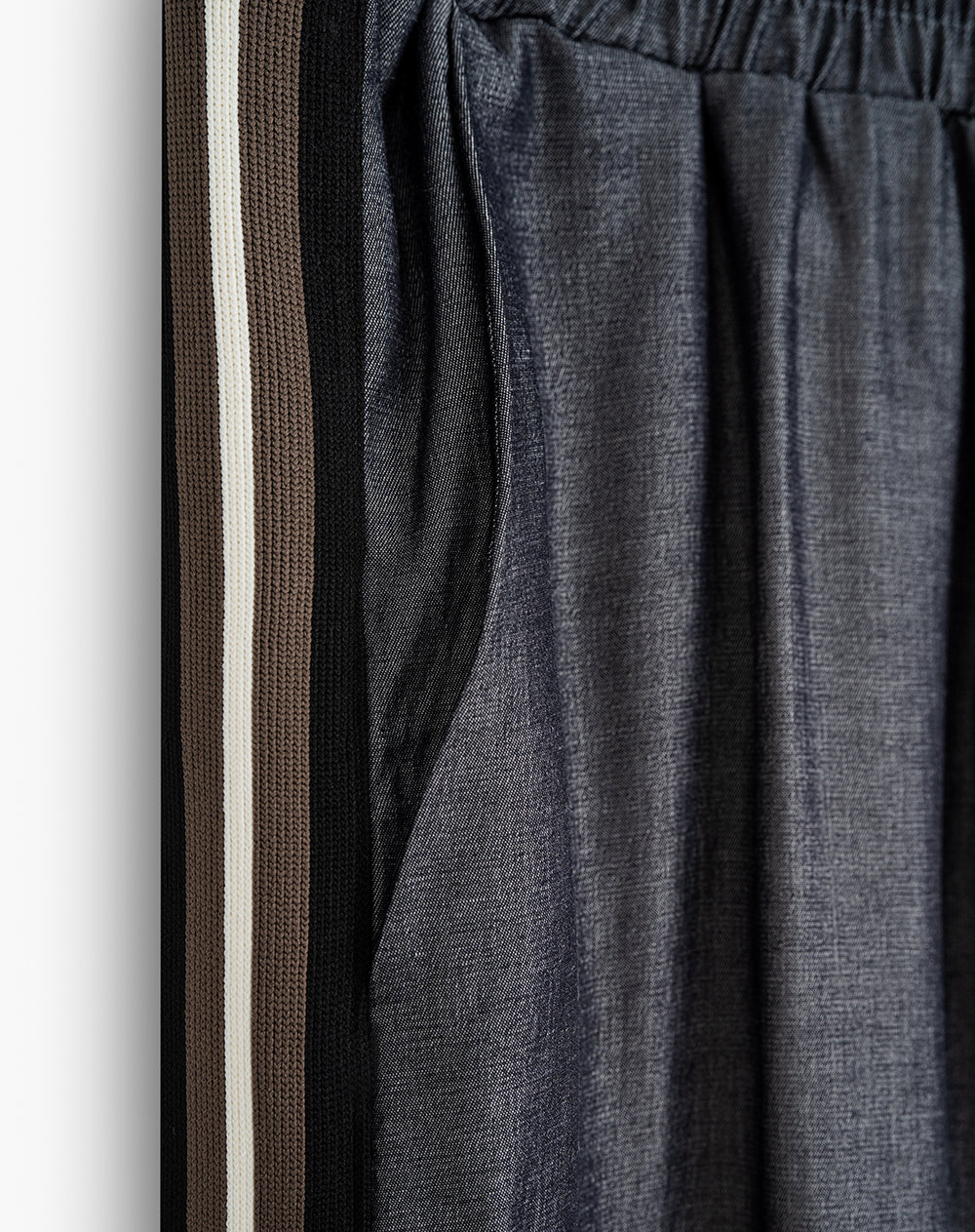 Pantalón holgado tiro alto gris mujer