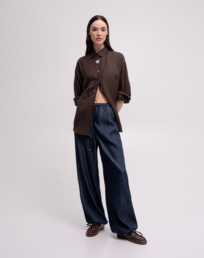 Pantalón confort tiro medio índigo oscuro mujer