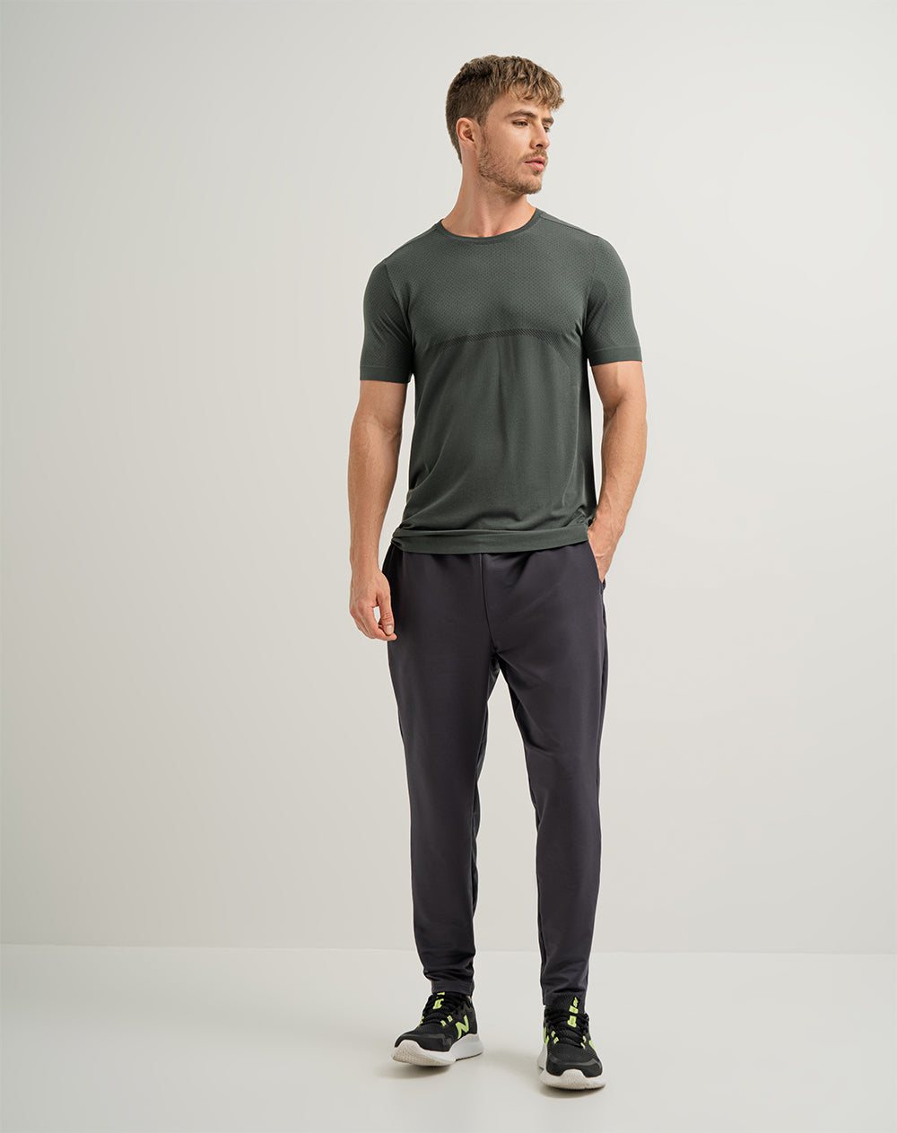 Camiseta deportiva hombre antibacterial verde