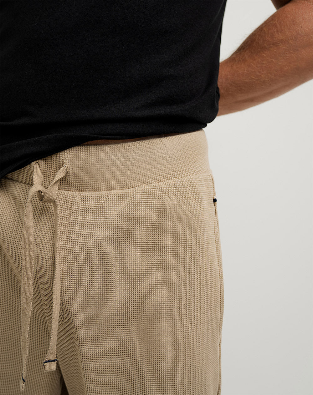 Pantalón en algodón sostenible semi ajustado café para hombre