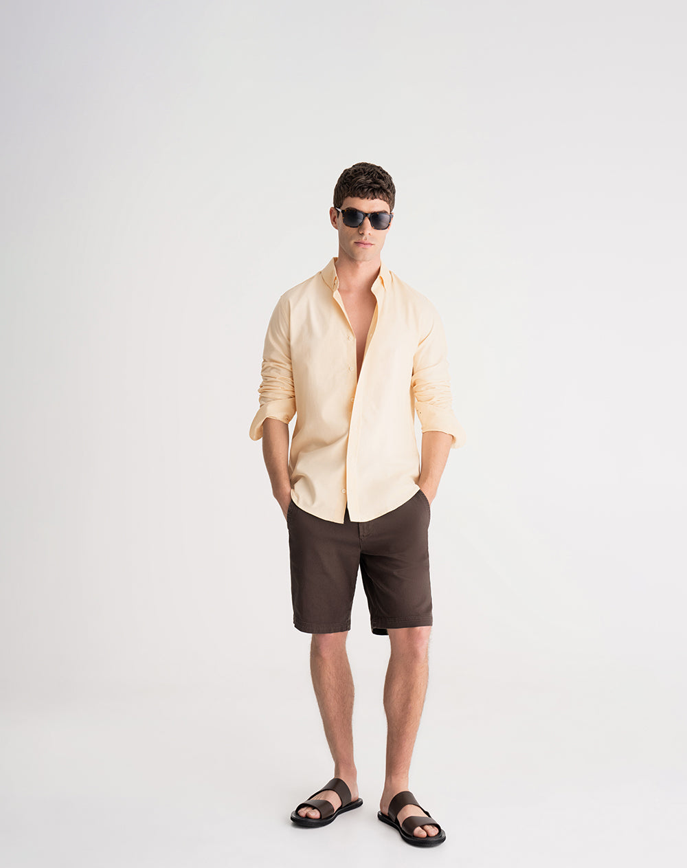 Camisa regular fit manga larga crema