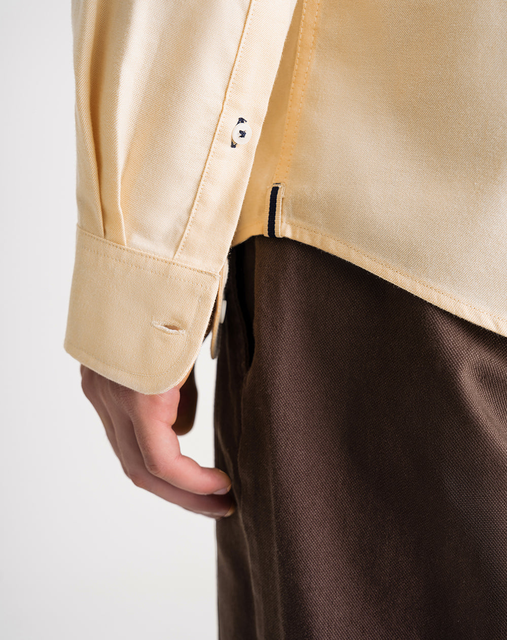 Camisa regular fit manga larga crema