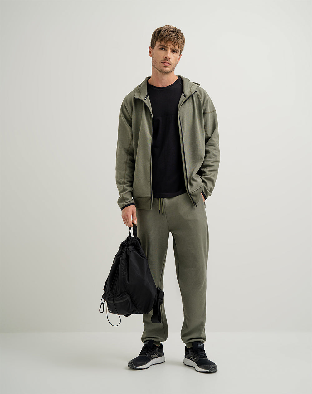 Buzo algodón sostenible con capucha verde militar para hombre