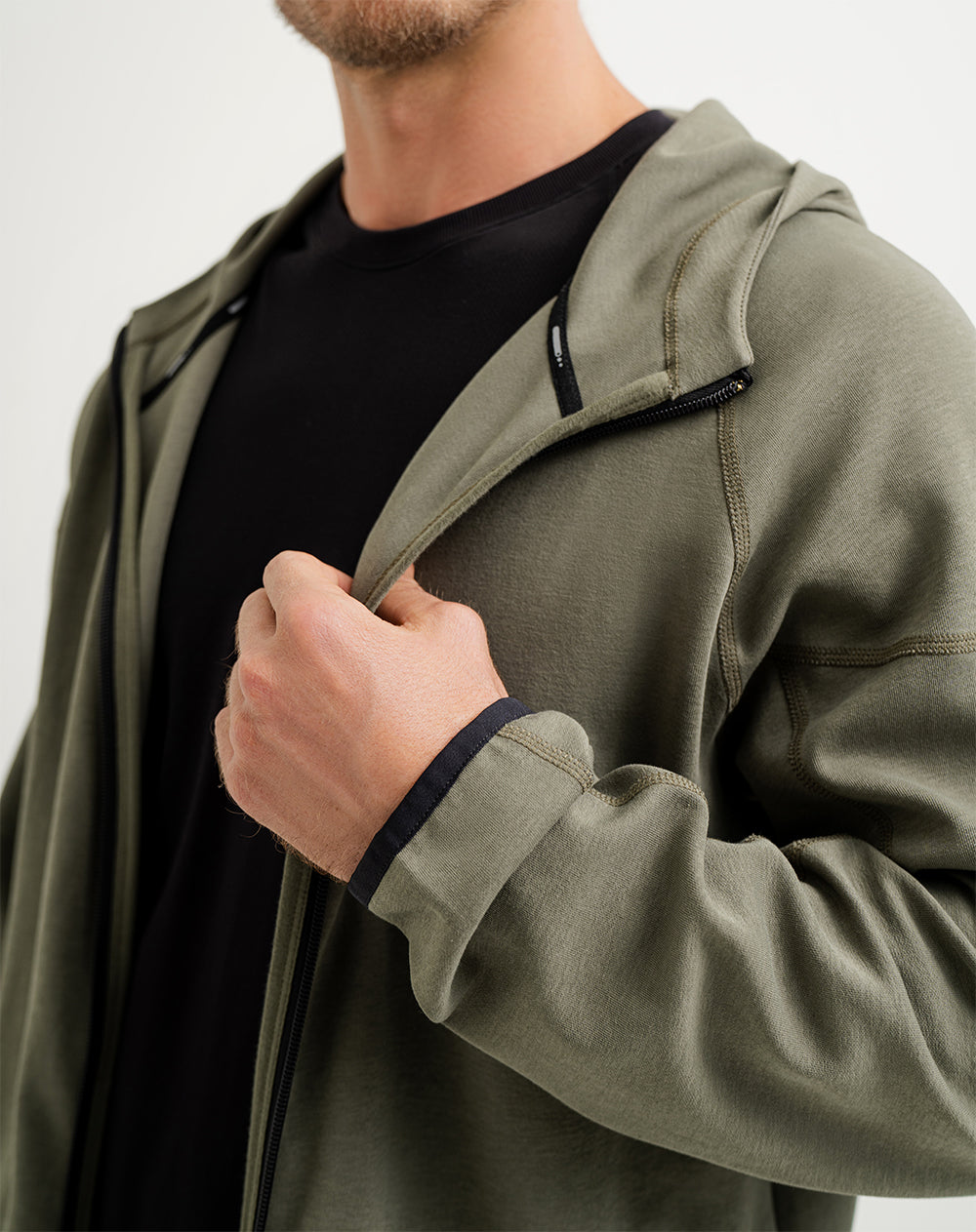 Buzo algodón sostenible con capucha verde militar para hombre