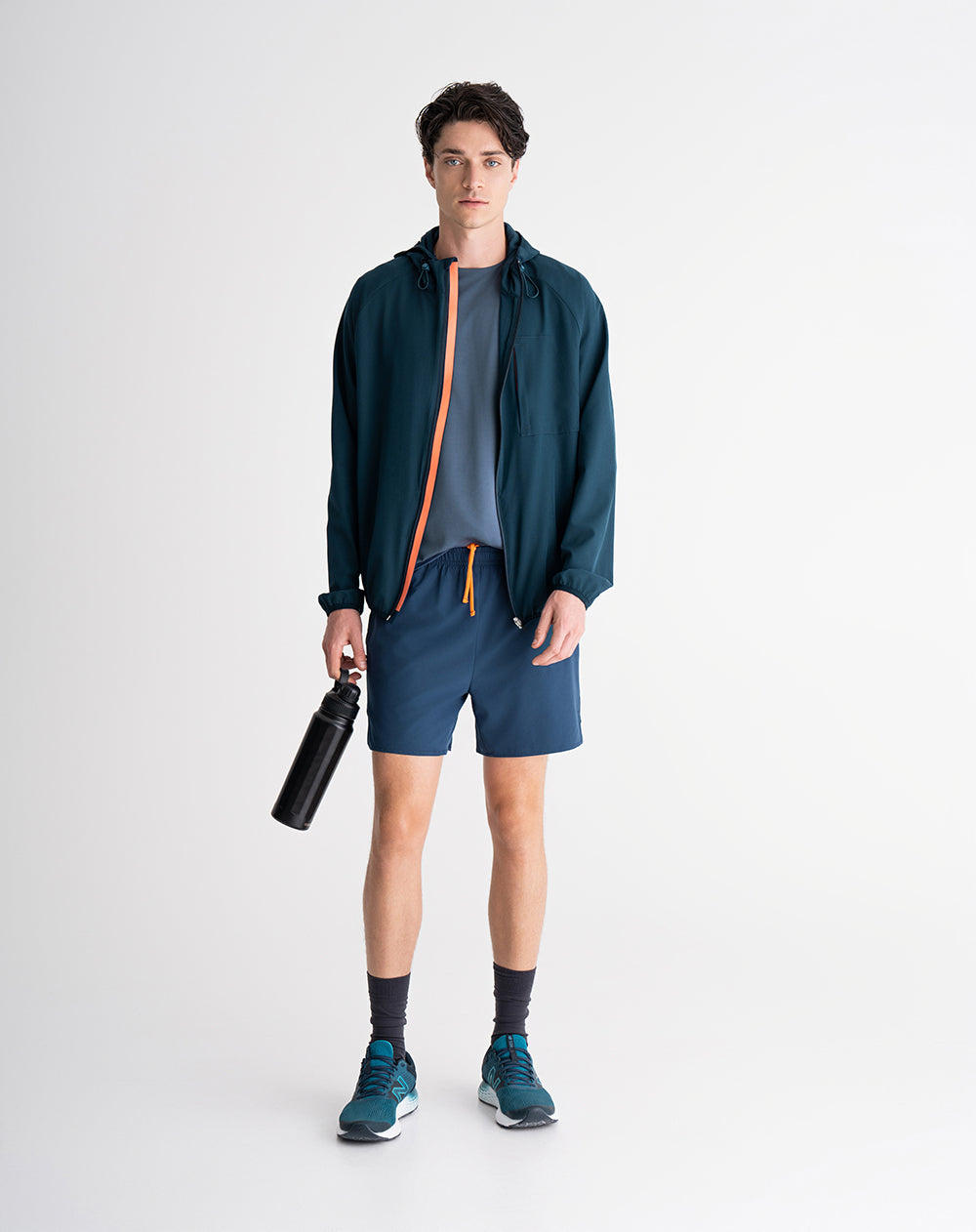 Chaqueta rompevientos capucha azul hombre