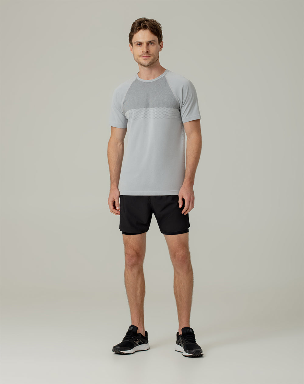Camiseta deportiva hombre control humedad gris