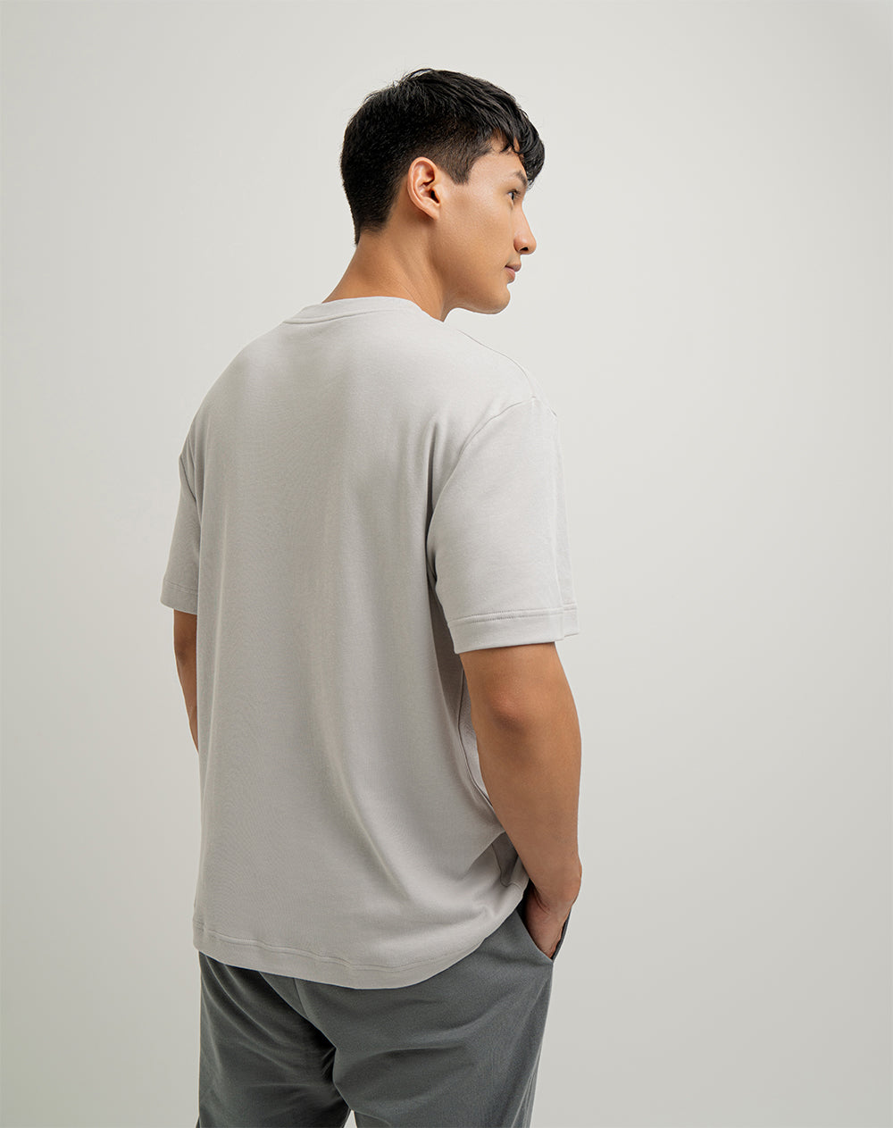 Camiseta en algodón sostenible holgada gris claro para hombre