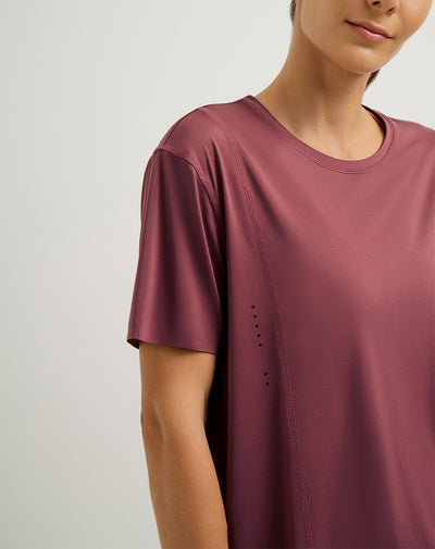 Camiseta deportiva mujer control humedad vino tinto
